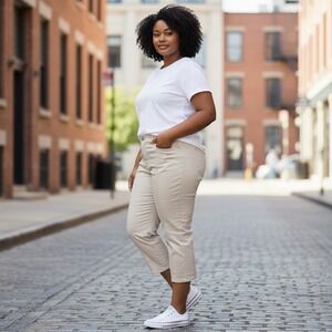 White House‎ Black Market Capris, Embroidered Size 14 Tan